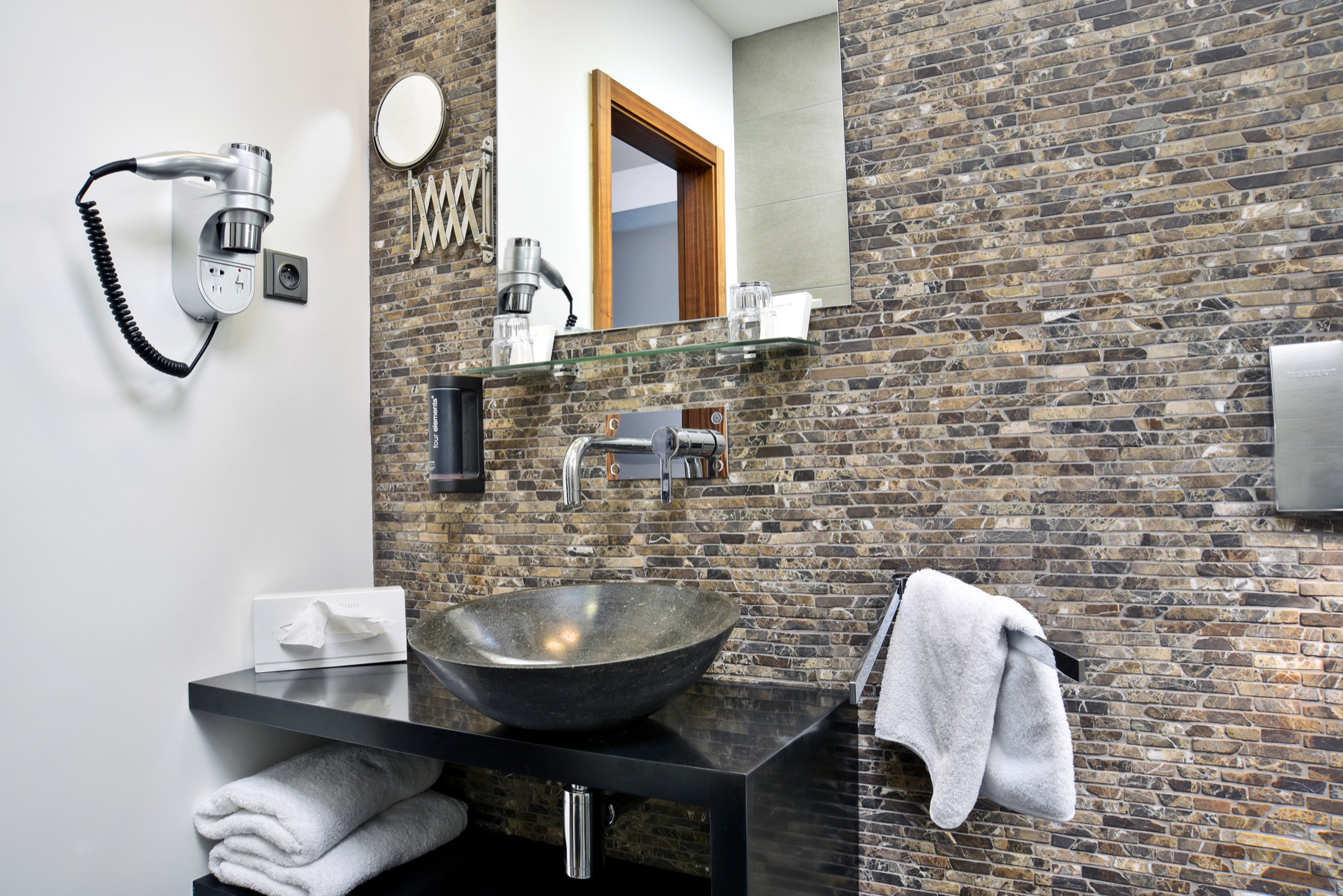 Double Room - Comfort Category with Balcony - Photo 4