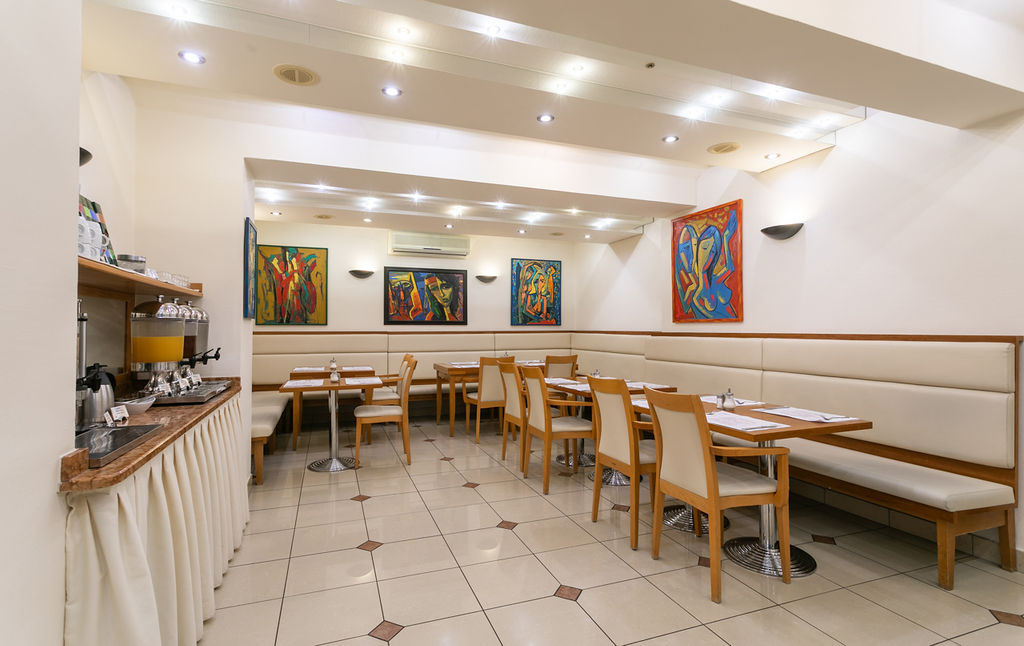 Hotel Ametyst Prague breakfast room wide view