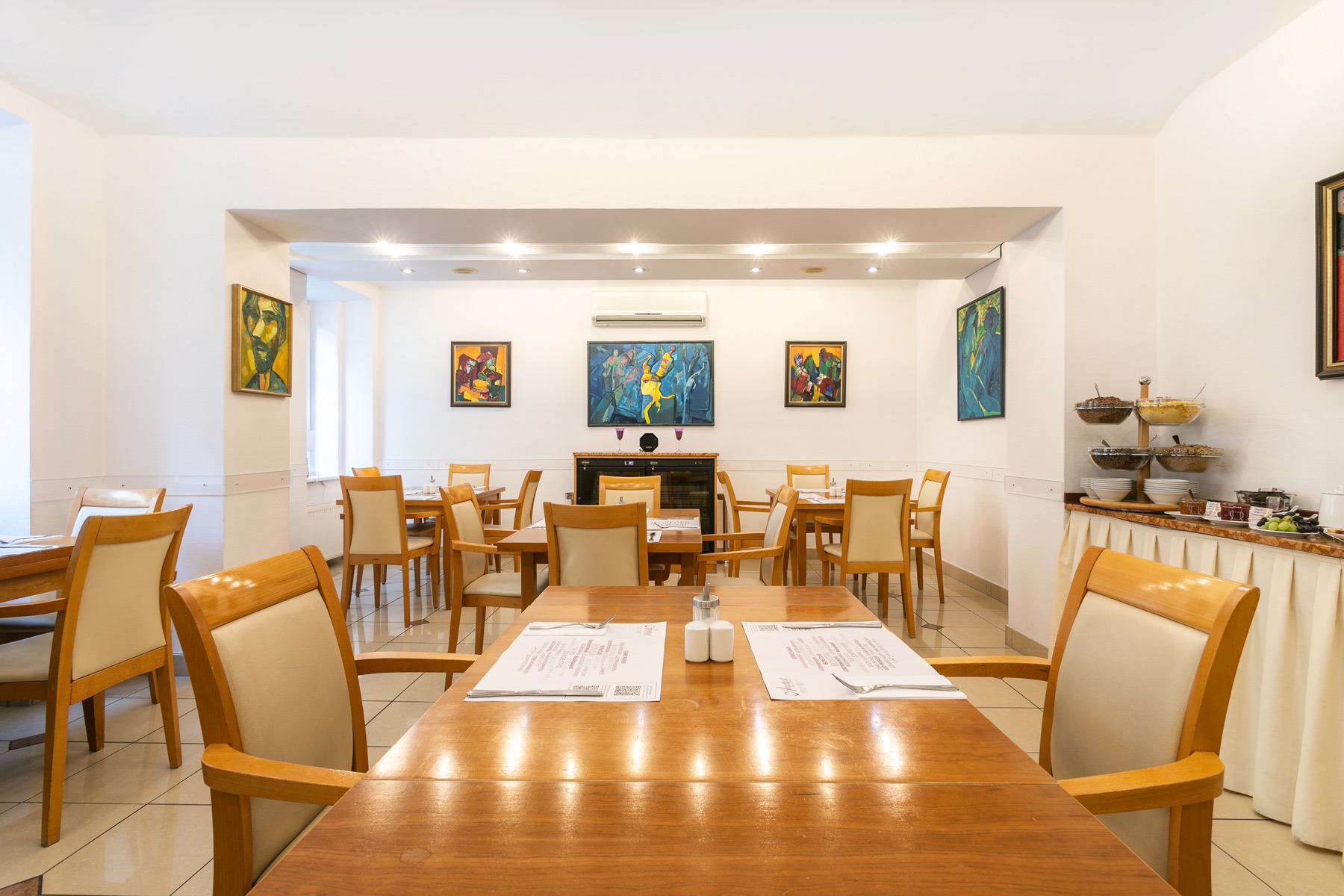 Hotel Ametyst Prague breakfast room