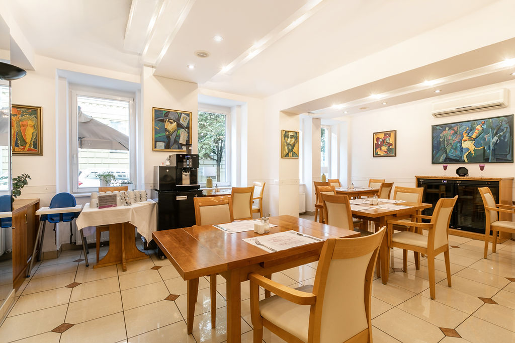 Hotel Ametyst Prague restaurant breakfast room